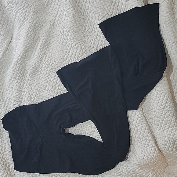 Aerie Real Me OFFLINE Black Flare Leggings Size M EUC - Picture 7 of 8